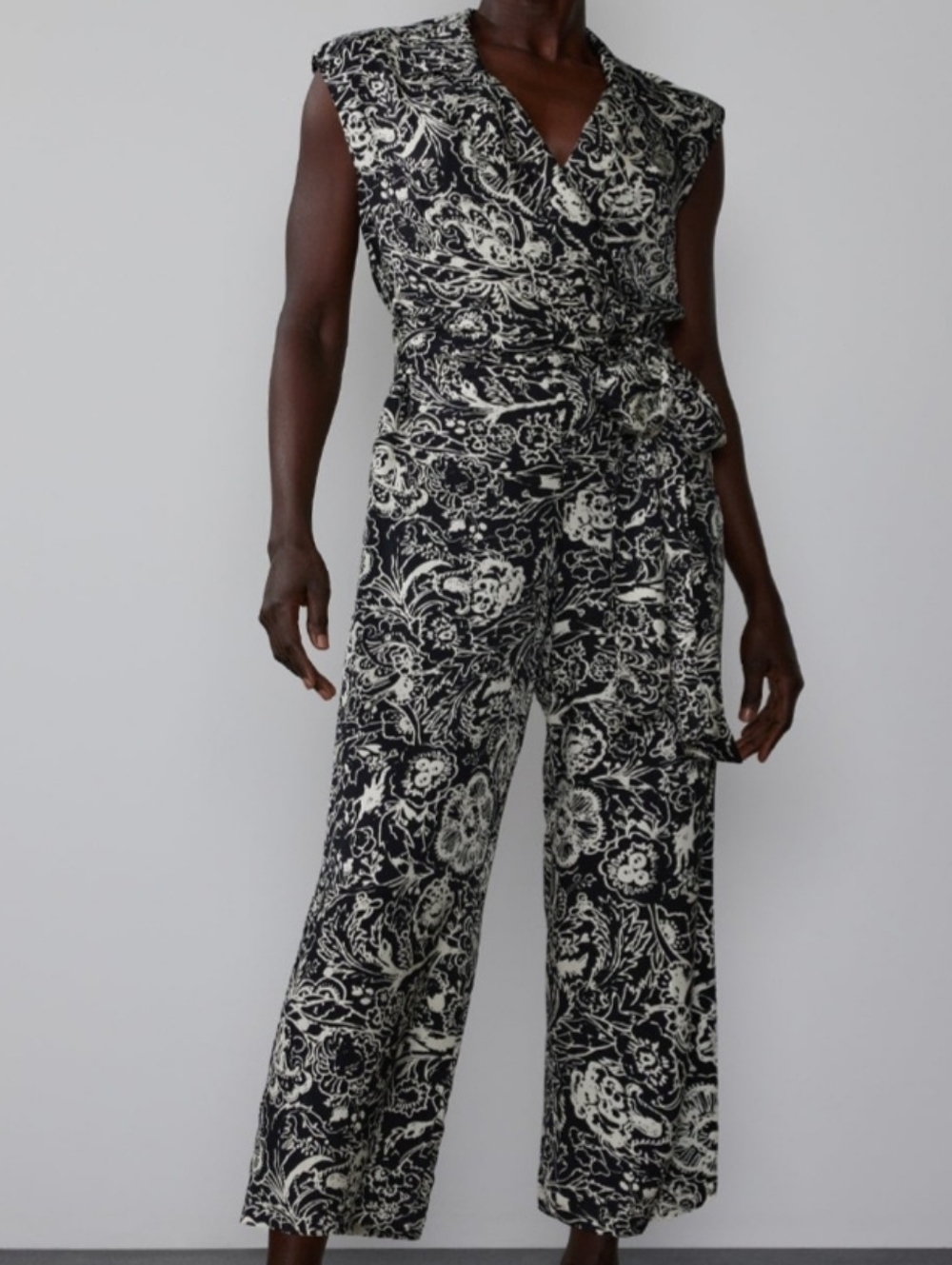 Tie-Waist Printed Jumpsuit in Black & White Size XL